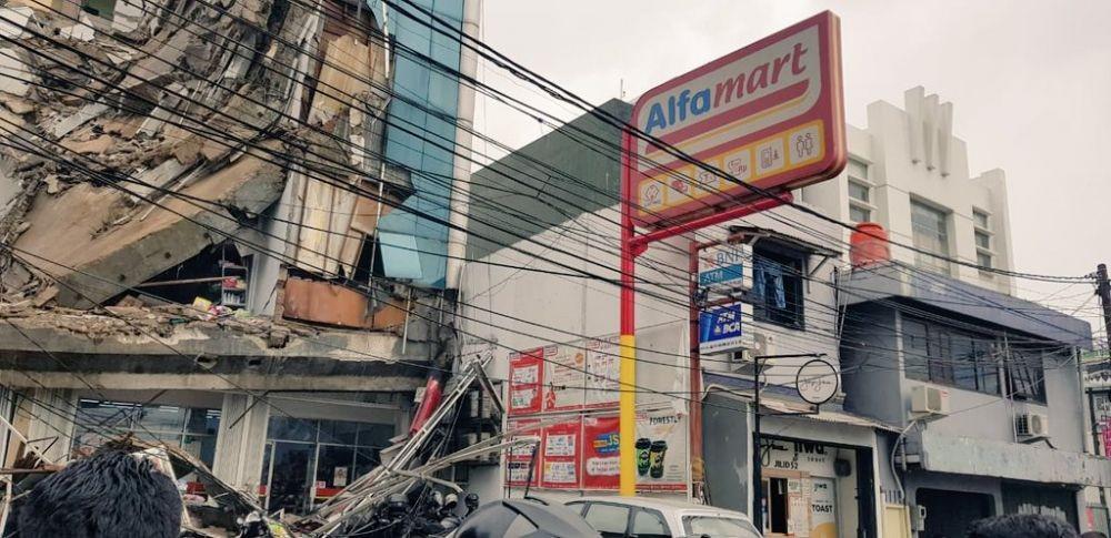 Gedung Ambruk di Slipi, Ada Korban Terjebak