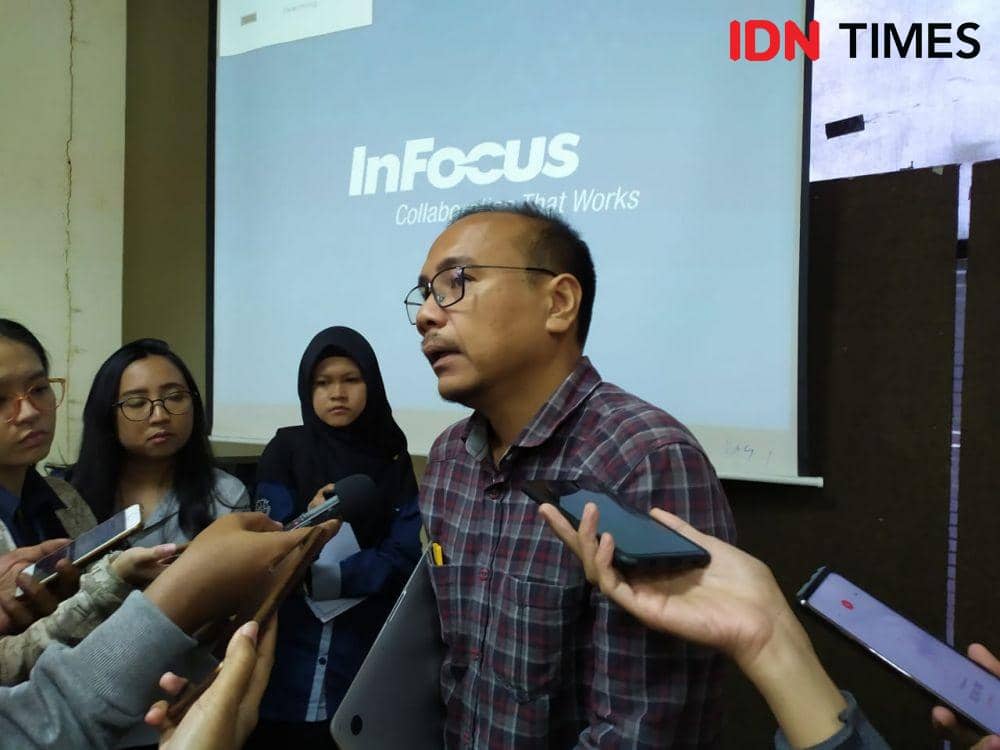 Country Director Greenpeace Indonesia Leonard Simanjuntak (IDN Times/Aldzah Fatimah Aditya)