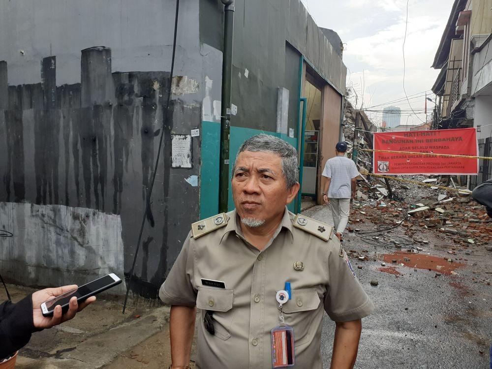 Proses Perobohan Gedung di Slipi Masih Tertunda, Lurah Temui Warga