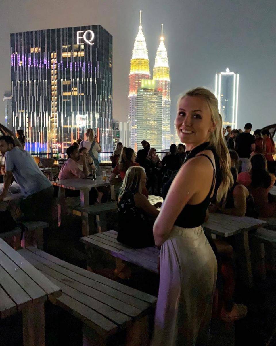 instagram.com/sinah_sku