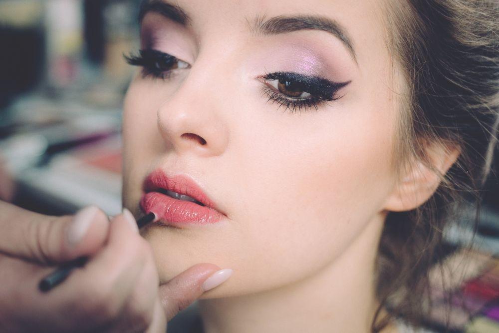 5 Inspirasi Makeup Pernikahan Hits 2020, Bikin Para Tamu Terkesima!
