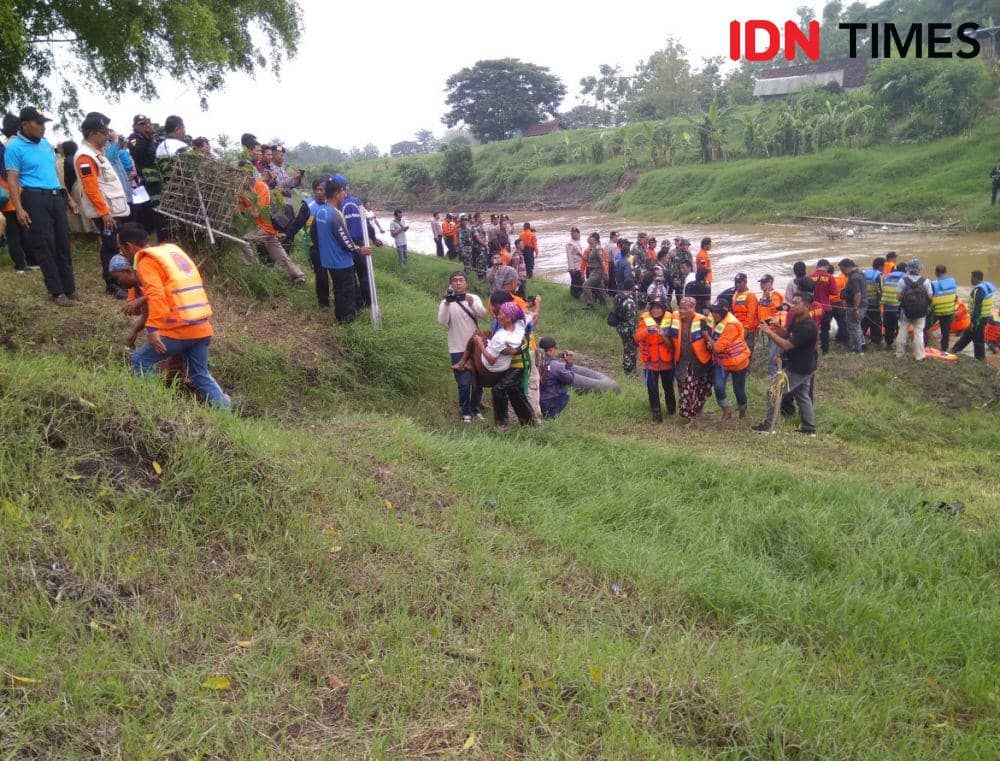 Simulasi penyelamatan warga yang terdampak banjir. IDN Times/Nofika Dian Nugroho
