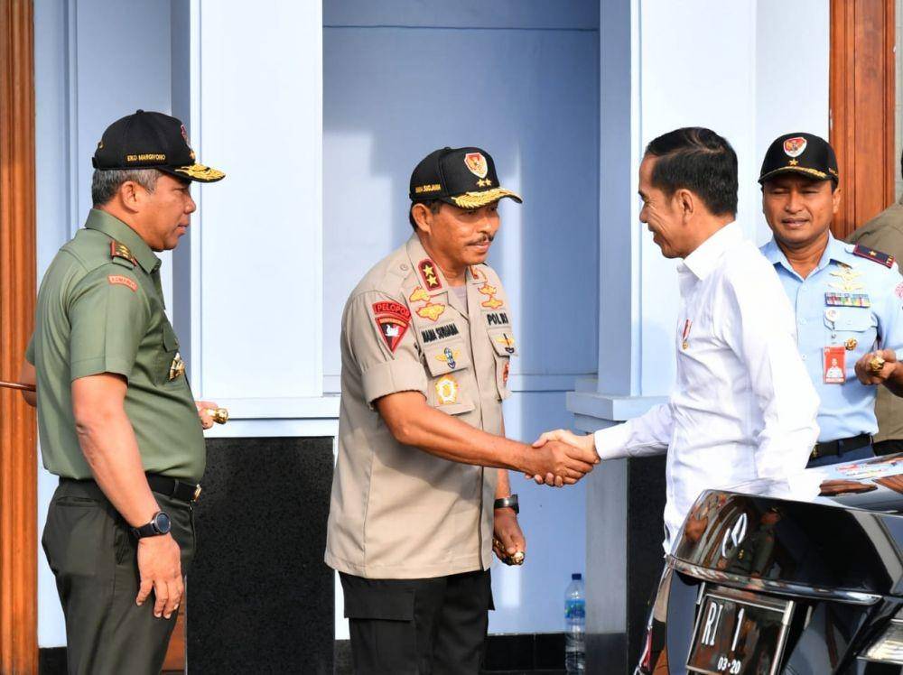 Presiden Jokowi di Pangkalan TNI AU Halim Perdanakusuma, Rabu 8 Januari 2021 (IDN Times/Teatrika Handiko Putri)