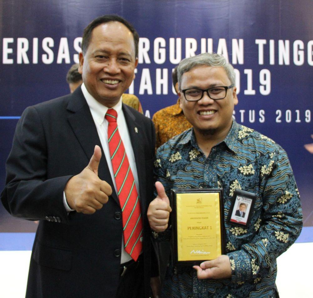 Tel-U Raih Predikat PTS Nomor 1 di Indonesia dari Kemenristekdikti