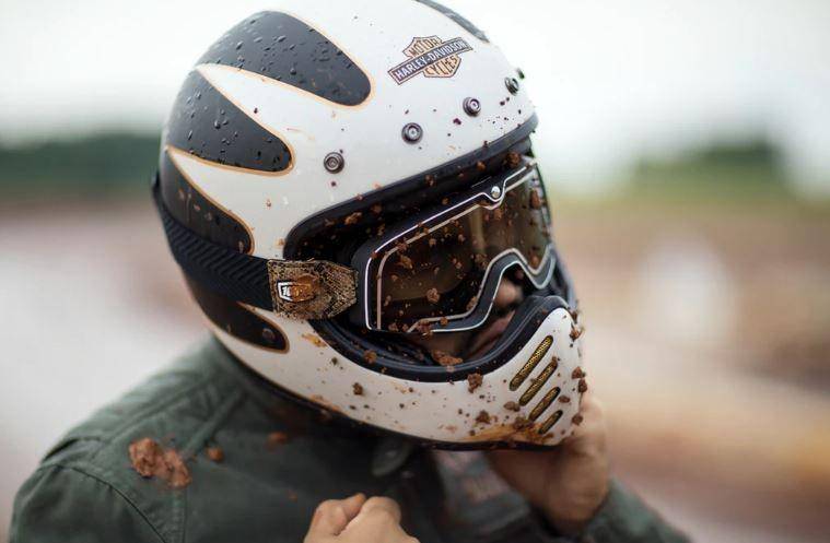 5 Langkah Mencuci Helm Sendiri dengan Mudah