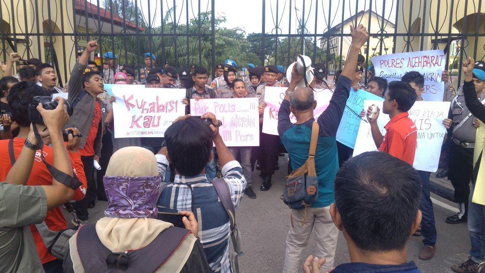Diancam Pengusaha, Insan Pers Geruduk Mapolda Aceh Tuntut Keadilan