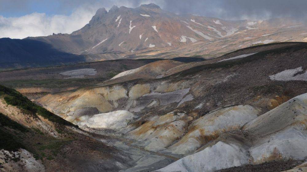 volcanoesland.com