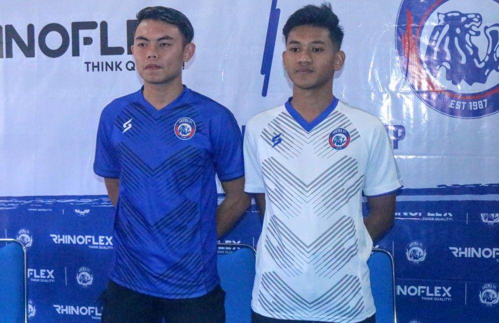 Jersey baru Arema FC yang akan digunakan untuk turnamen pramusim. IDN Times/ Alfi Ramadana