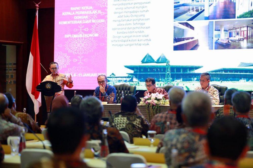 Promosikan Banyuwangi, Bupati Anas Bagi Inovasi kepada Ratusan Diplomat RI