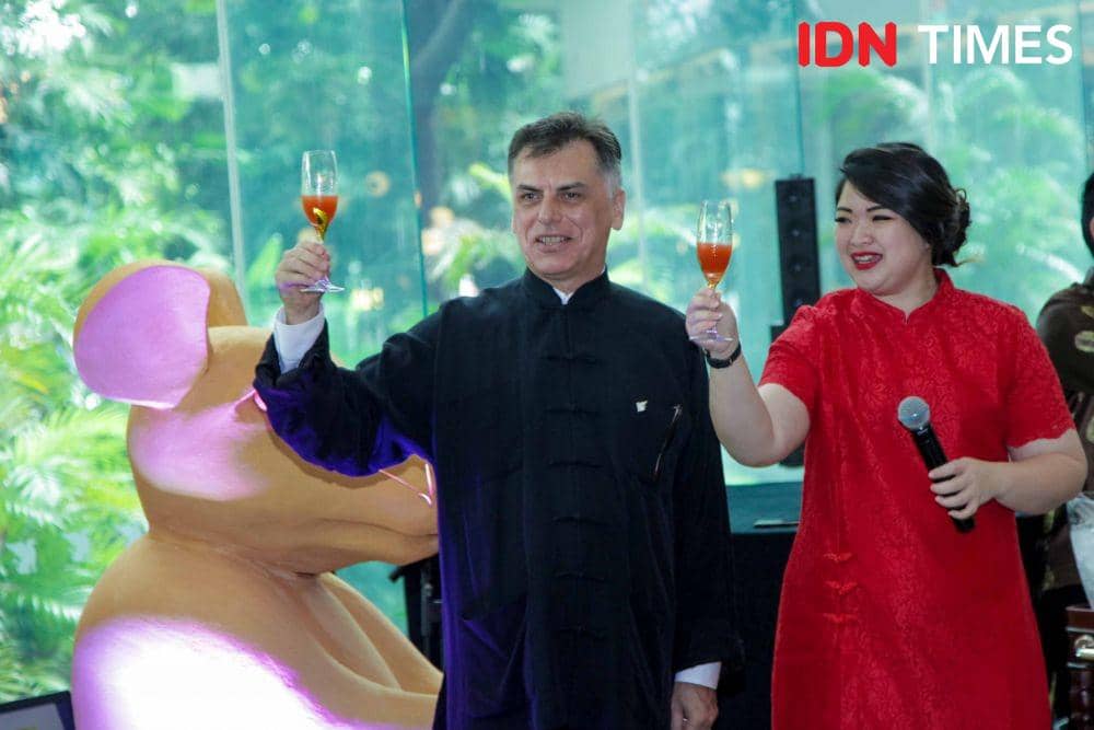 General Manager JW Marriott Surabaya, Stephan George Winkler saat membuka acara launching menu Imlek. (IDN Times/Reza Iqbal)