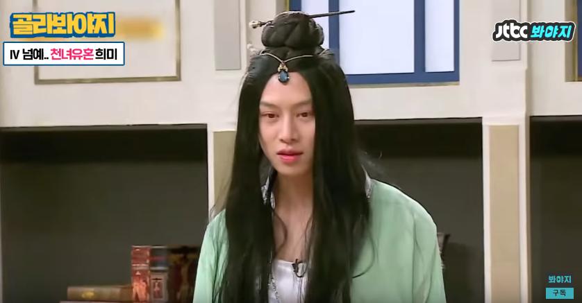 10 Potret Heechul Berperan Sebagai Wanita di Knowing Brother, Kocak!