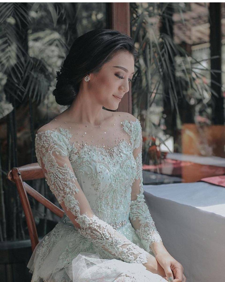 instagram.com/anissaaziza