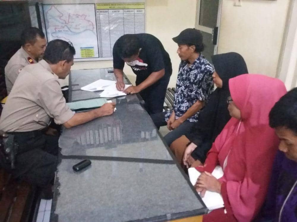 Polsek Tamalate memediasi keluarga kedua belah pihak / Polsek Tamalate