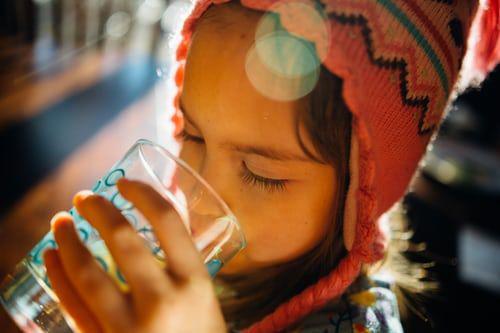 5 Manfaat Minum Air Hangat yang Perlu Kamu Ketahui