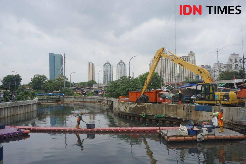 Ilustrasi kali di Jakarta (IDN Times/Gregorius Aryodamar P)