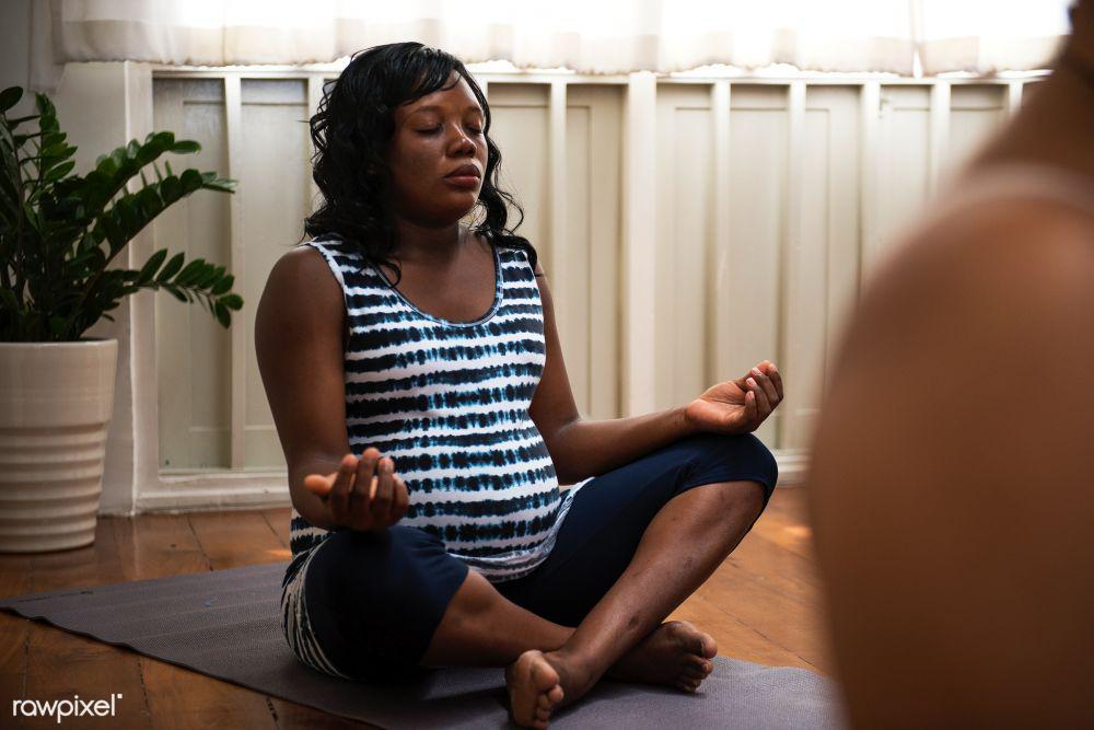 6 Rekomendasi Prenatal Yoga di YouTube Khusus untuk Ibu Hamil