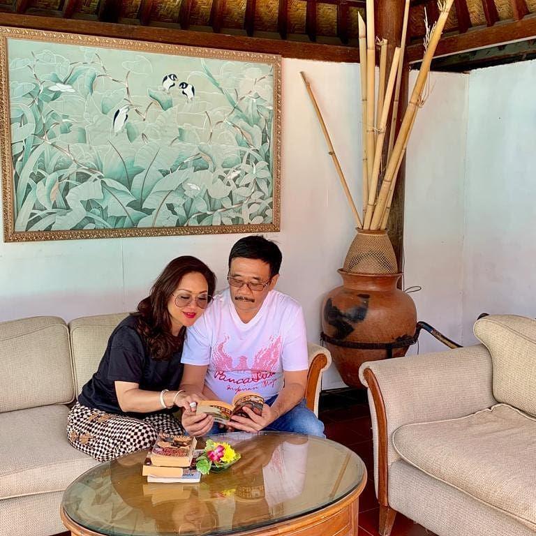 Bak Masih Pacaran, 10 Potret Mesranya Pak Djarot dan Istri