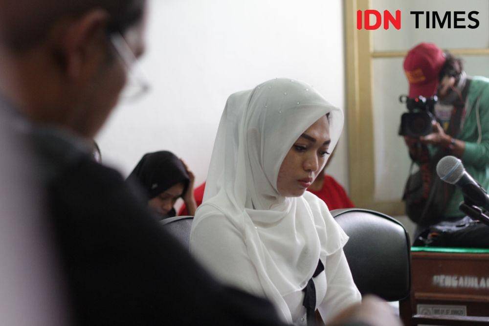 Febi Nur Amelia saat menjalani persidangan di Pengadilan Negeri Medan beberapa waktu lalu (IDN Times/Prayugo Utomo)