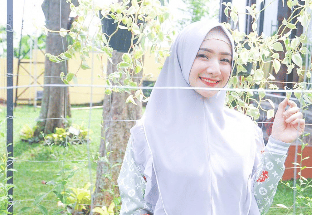 10 Potret Ibu 2 Anak, Indri Giana yang Semakin Menawan