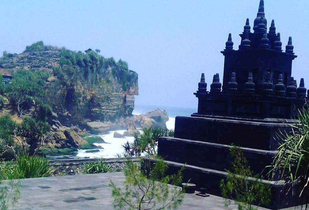 Menilik 7 Pesona Pantai Ngobaran di Gunungkidul, Vibes-nya Bali Banget