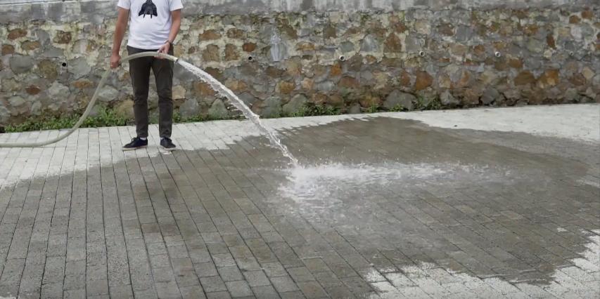 Mataram Kembangkan Pengolahan Sampah Plastik Jadi Paving Block