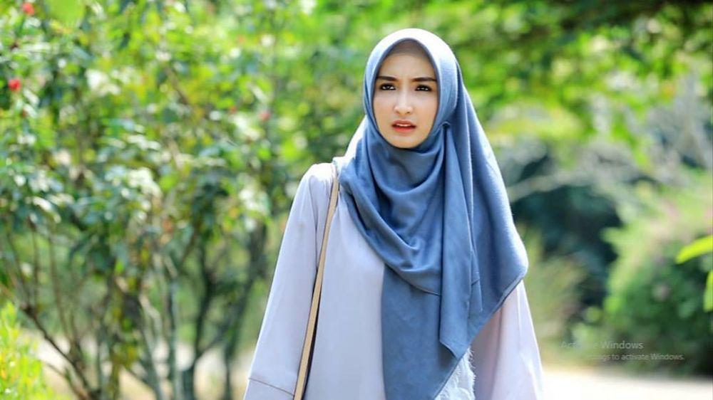 Memesona, 10 Gaya Hijab Chaca Thakya yang Sederhana Namun Elegan