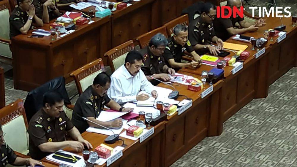 Rapat Kejaksaan Agung dengan Komisi III DPR RI (IDN Times/Helmi Shemi)