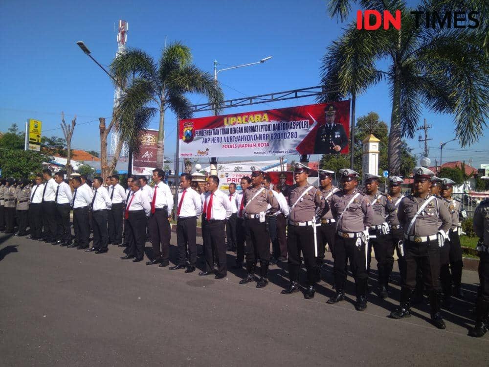 Upacara pemberhentian tidak dengan hormat salah satu perwira di Polres Madiun Kota. IDN Times/Nofika Dian Nugroho