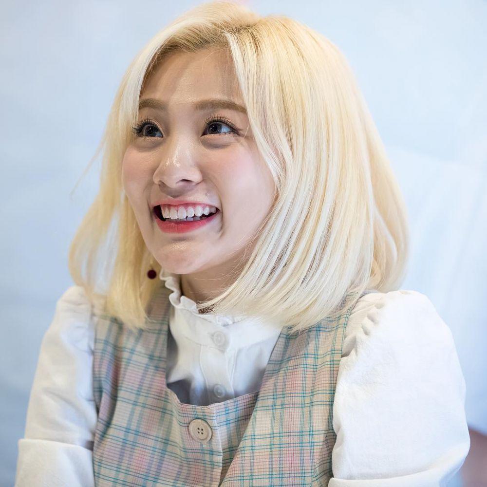 10 Potret Memesona Ahn Jiyoung Bolbbalgan4, Penyanyi Bersuara Unik