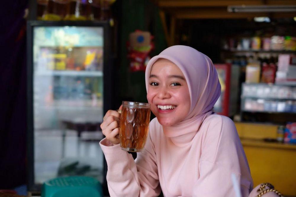 Jadi Penyanyi Dangdut Terkenal, 10 Bukti Lesty Tetap Sederhana