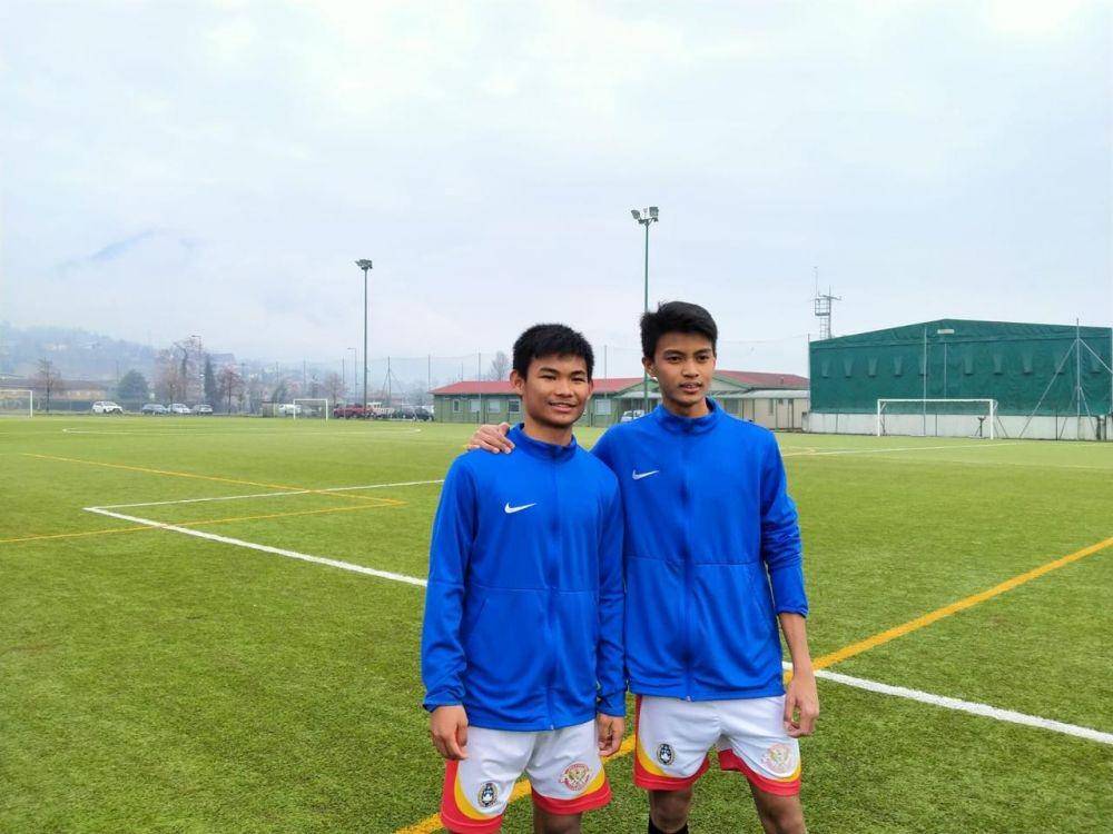 Dua pemain Garuda Select, Edgard Amping dan Arsa Ahmad. Dok. Mola TV
