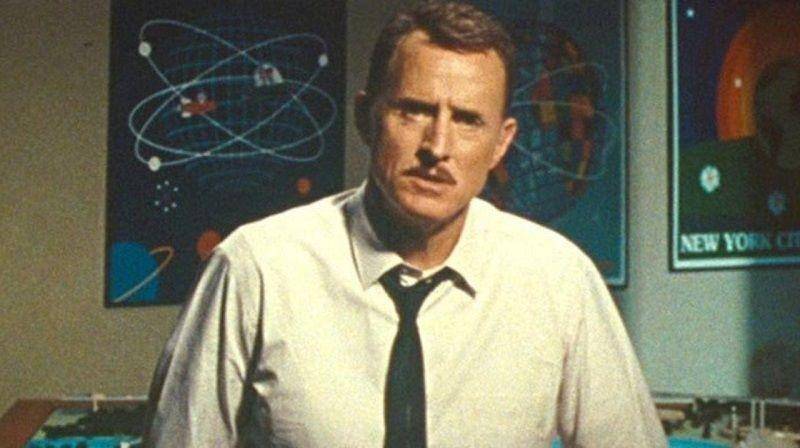 Karakter MCU yang Aktornya Diganti - Howard Stark (Gerard Sanders, digantikan John Slattery)