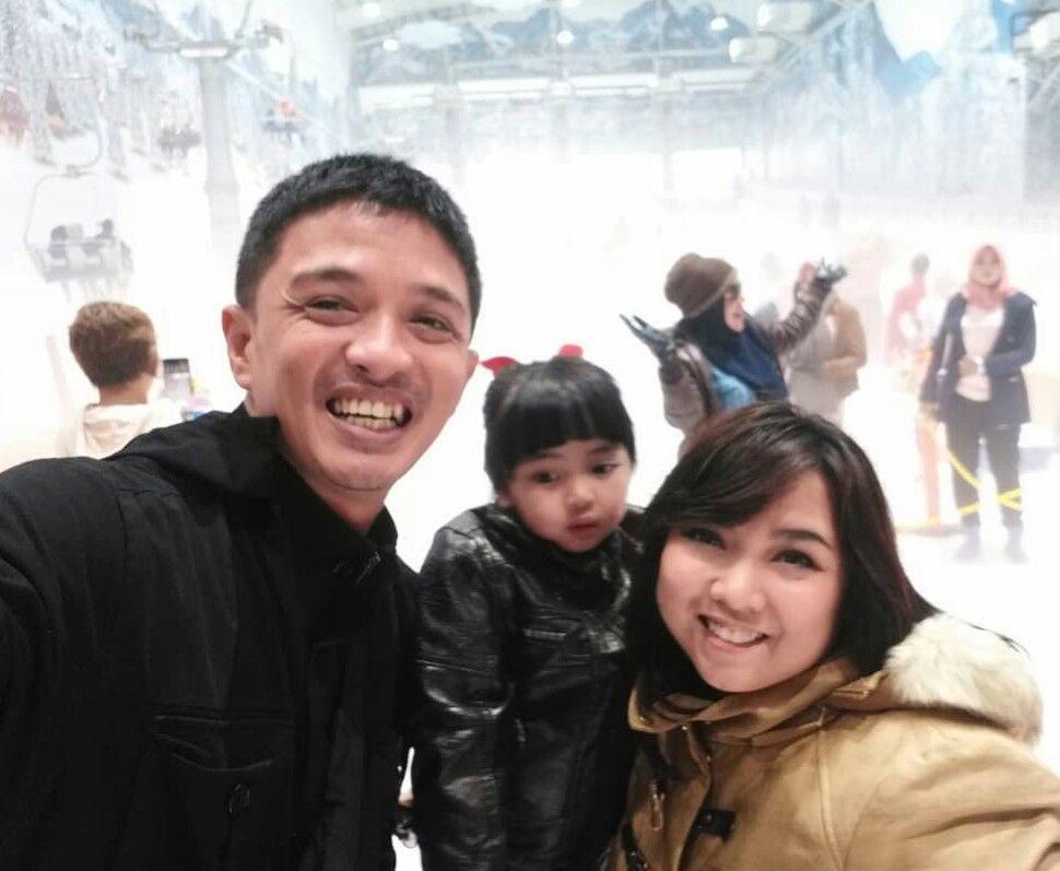 10 Potret Keharmonisan Keluarga Bang Ojak Sinetron TOP, Family Goals!