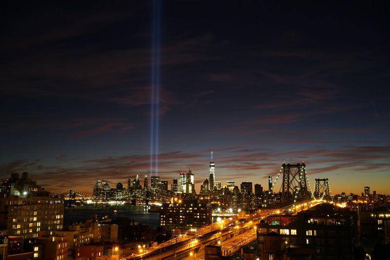Ilustrasi cahaya untuk memperingati serangan 9/11 yang meruntuhkan gedung kembar World Trade Center di New York, Amerika Serikat. unsplash.com/Jason McCann