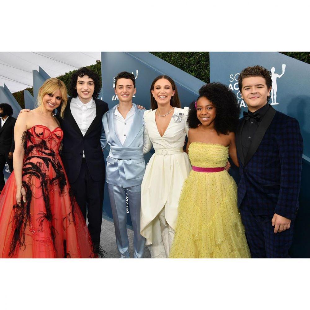 12 Potret Menawan Para Bintang Stranger Things di SAG Awards 2020