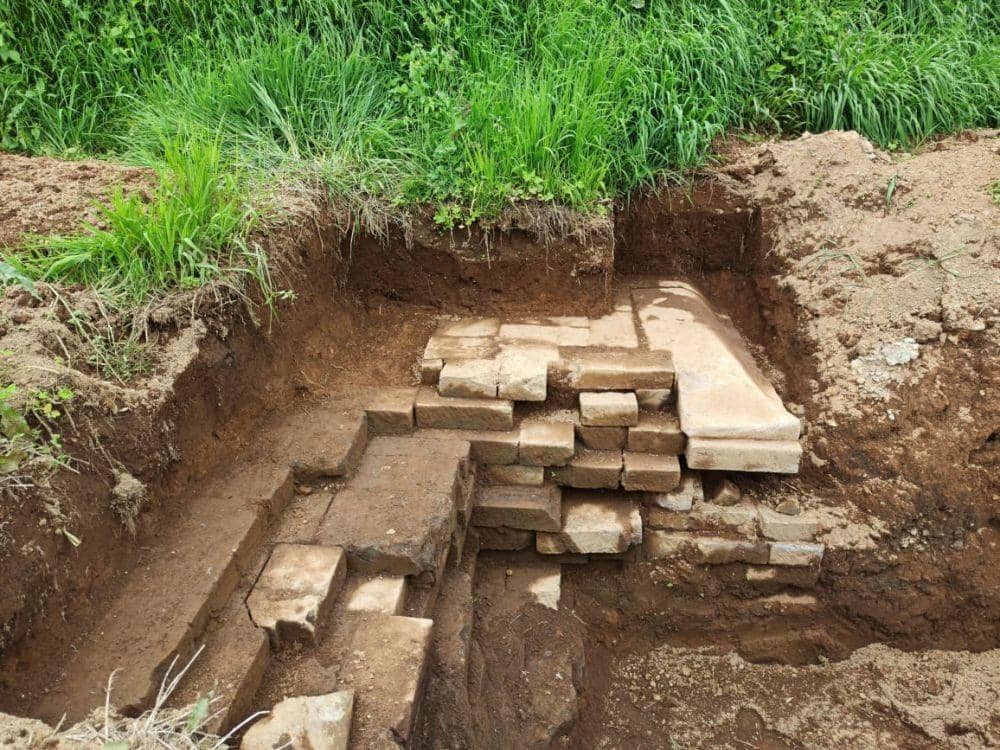 Temuan Bangunan yang diduga sebuah candi di Dieng, Banjarnegara. Dok. Aryadi Darwanto