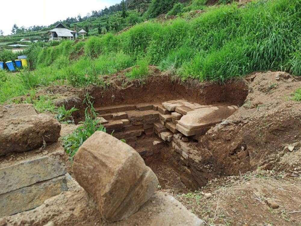 Fakta Terbaru Penemuan Bangunan Kuno Mirip Candi di Dieng