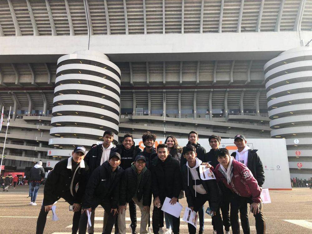 Skuat Garuda Select menonton laga AC Milan vs Udinese (Dok. Mola TV)