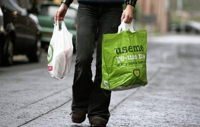 Pedagang Pasar Kosambi dan Cihapit Kurangi Pemakaian Kantong Plastik