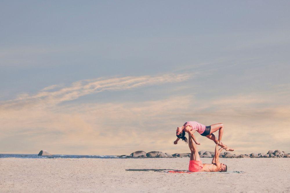 Acroyoga Jadi Salah Satu Olahraga yang Ngetren, Berniat Coba?