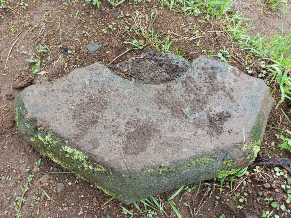 Selasar candi yang ditemukan di Dieng Kulon, Banjarnegara. Dok. Aryadi Darwanto