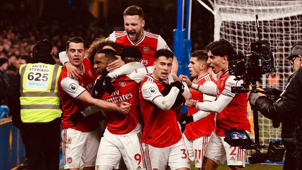 Gabriel Martinelli merayakan gol yang dicetaknya ke gawang Chelsea bersama rekan setim. Twitter/@Arsenal