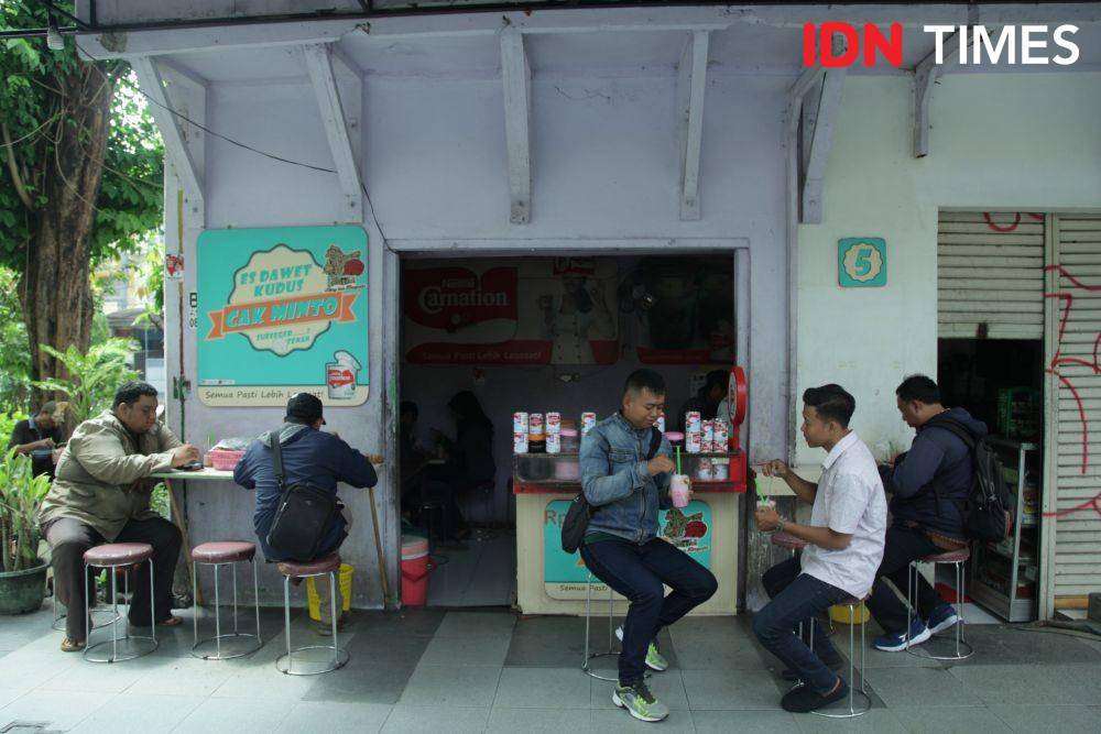 Suasana Es Dawet Kudus Cak Minto, Surabaya (IDN Times/Reza Iqbal)