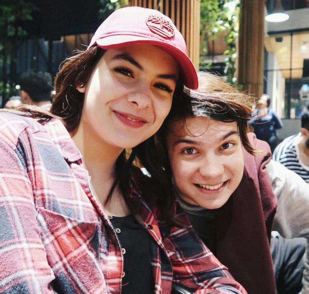 10 Potret Kedekatan Endy Arfian & Steffi Zamora, Teman Sejak Kecil!