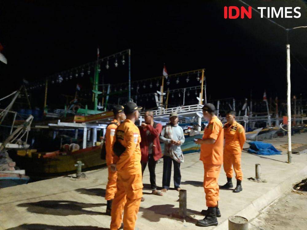 1. Tim rescue Pos SAR diterjunkan untuk pencarian korban tenggelam. (Istimewa)
