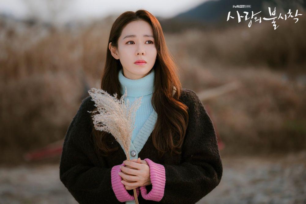 10 Potret Son Ye Jin Minim Makeup dalam Crash Landing on You