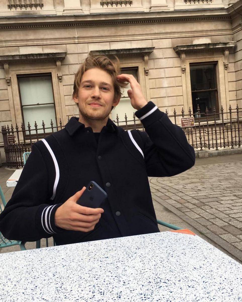 instagram.com/joe.alwyn