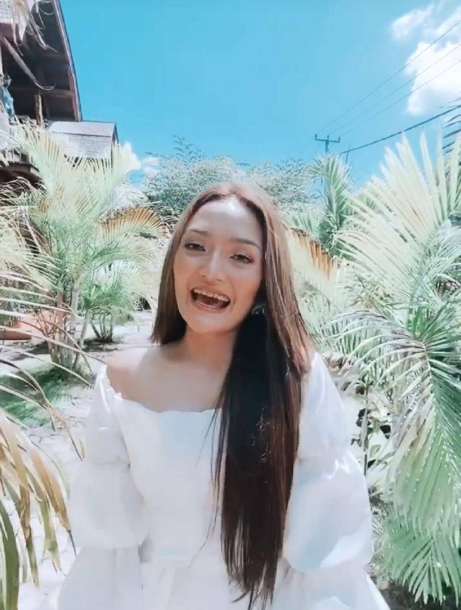 Instagram.com/sitibadriahh