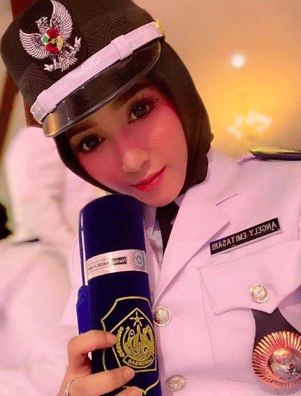 instagram.com/angelemythasari