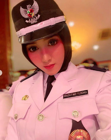 instagram.com/angelemythasari